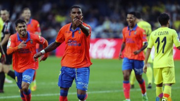 [Vídeo] Dá o Puskas para ele! Gol de Prince Boateng pelo Las Palmas foi simplesmente espetacular