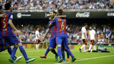 Precisão de Messi no último minuto leva Barcelona a bater Valencia em jogaço no Mestalla