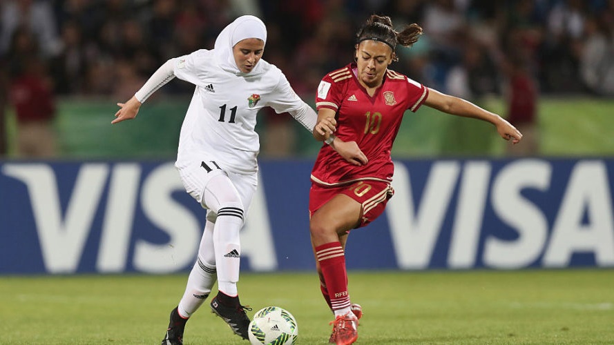 Xavi: &ldquo;Garotas devem ter as mesmas oportunidades que garotos no futebol&rdquo;