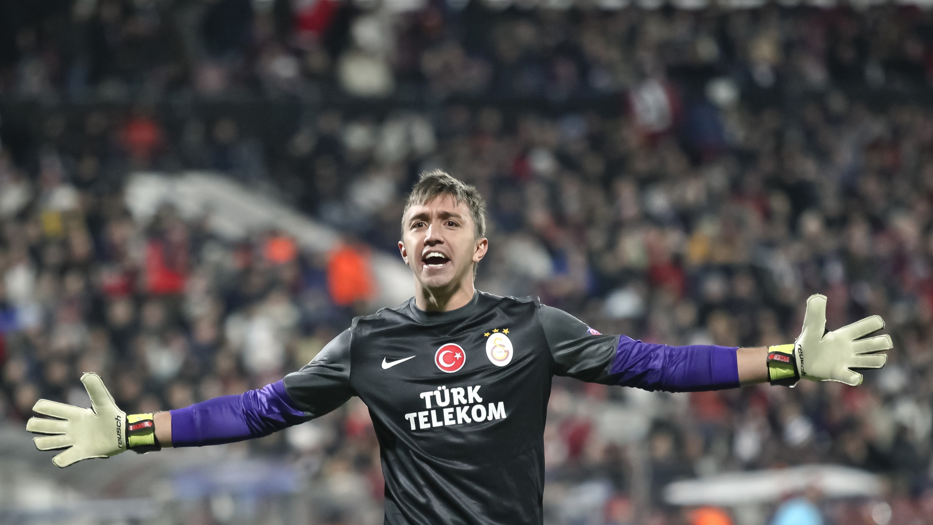 Muslera colocou Eto&rsquo;o no bolso em uma jogada que deixaria Guardiola fascinado