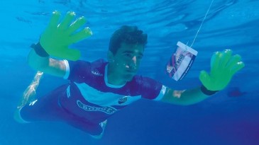 Time abusa da criatividade ao recriar capas de álbuns para promover seus jogos