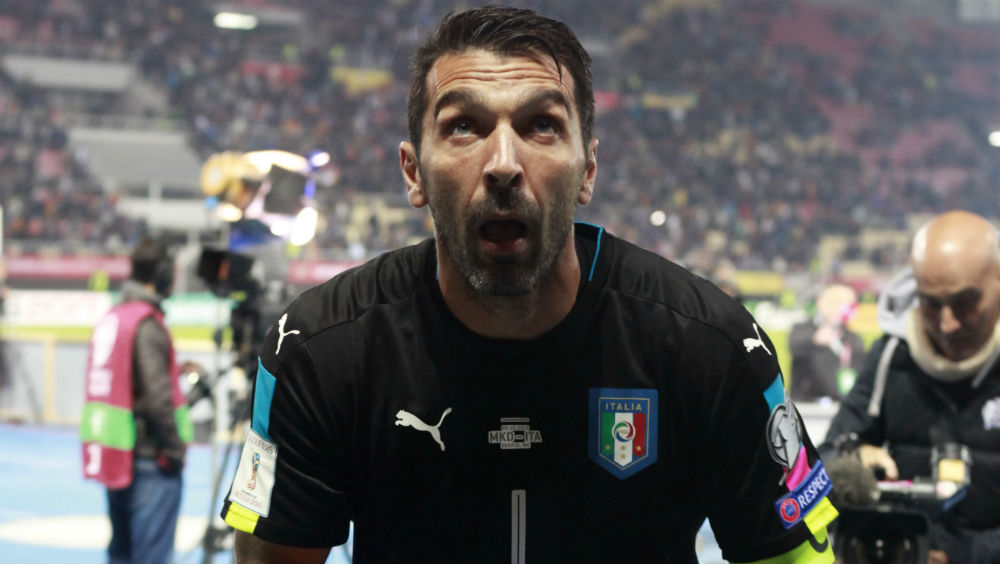 Torcida da Juve apoia Buffon ap&oacute;s erros: &ldquo;At&eacute; o Super-Homem &agrave;s vezes &eacute; apenas Clark Kent&rdquo;