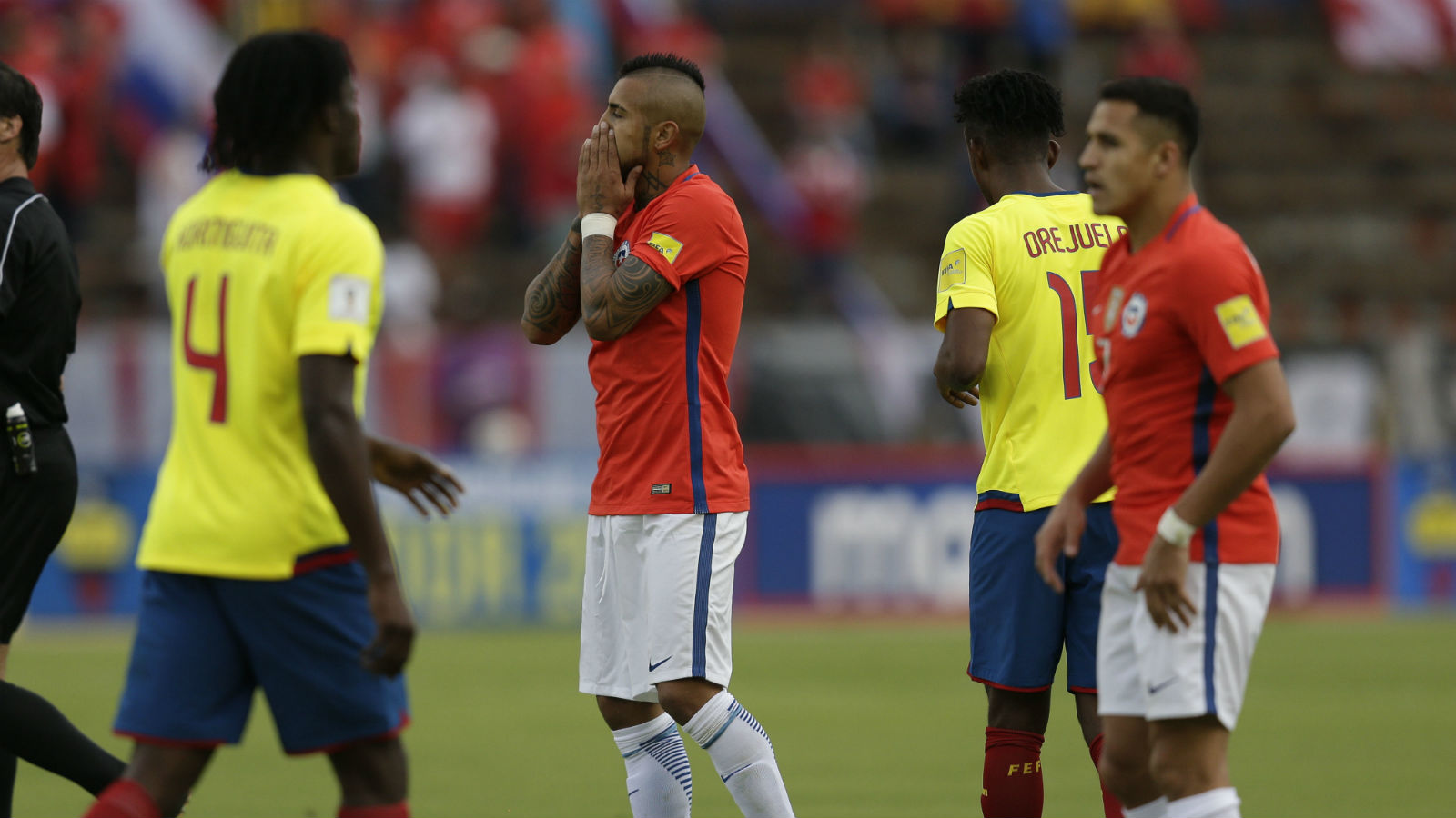 Chile foi destro&ccedil;ado pelo Equador e a miss&atilde;o de ir &agrave; Copa do Mundo j&aacute; se complica