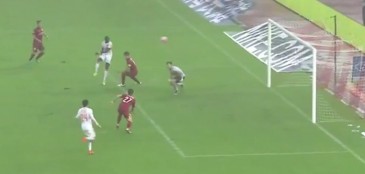 [Vídeo] Papiss Cissé marcou o golaço mais horroroso que você já viu