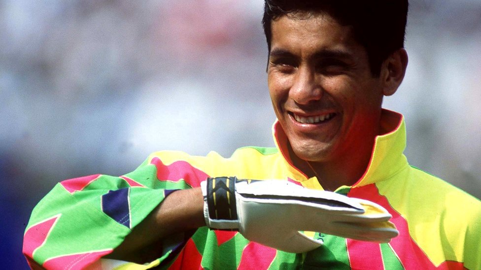 Jorge Campos, 50 anos: O goleiro lis&eacute;rgico que tanto simboliza a irrever&ecirc;ncia do futebol noventista