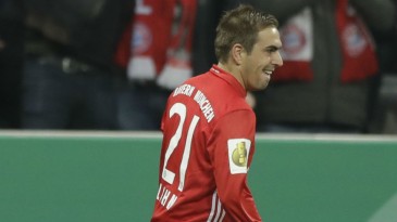 Lahm deu uma caneta desmoralizante e completou com um belo gol na Copa da Alemanha