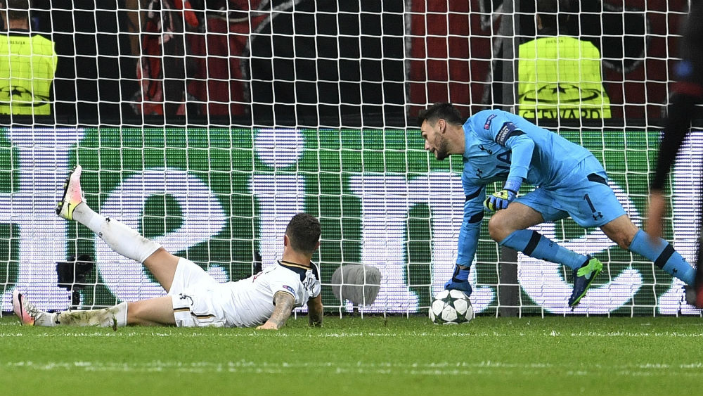 Defesa em cima da linha de Lloris garantiu o 0 a 0 para o Tottenham, que ainda deve na Champions
