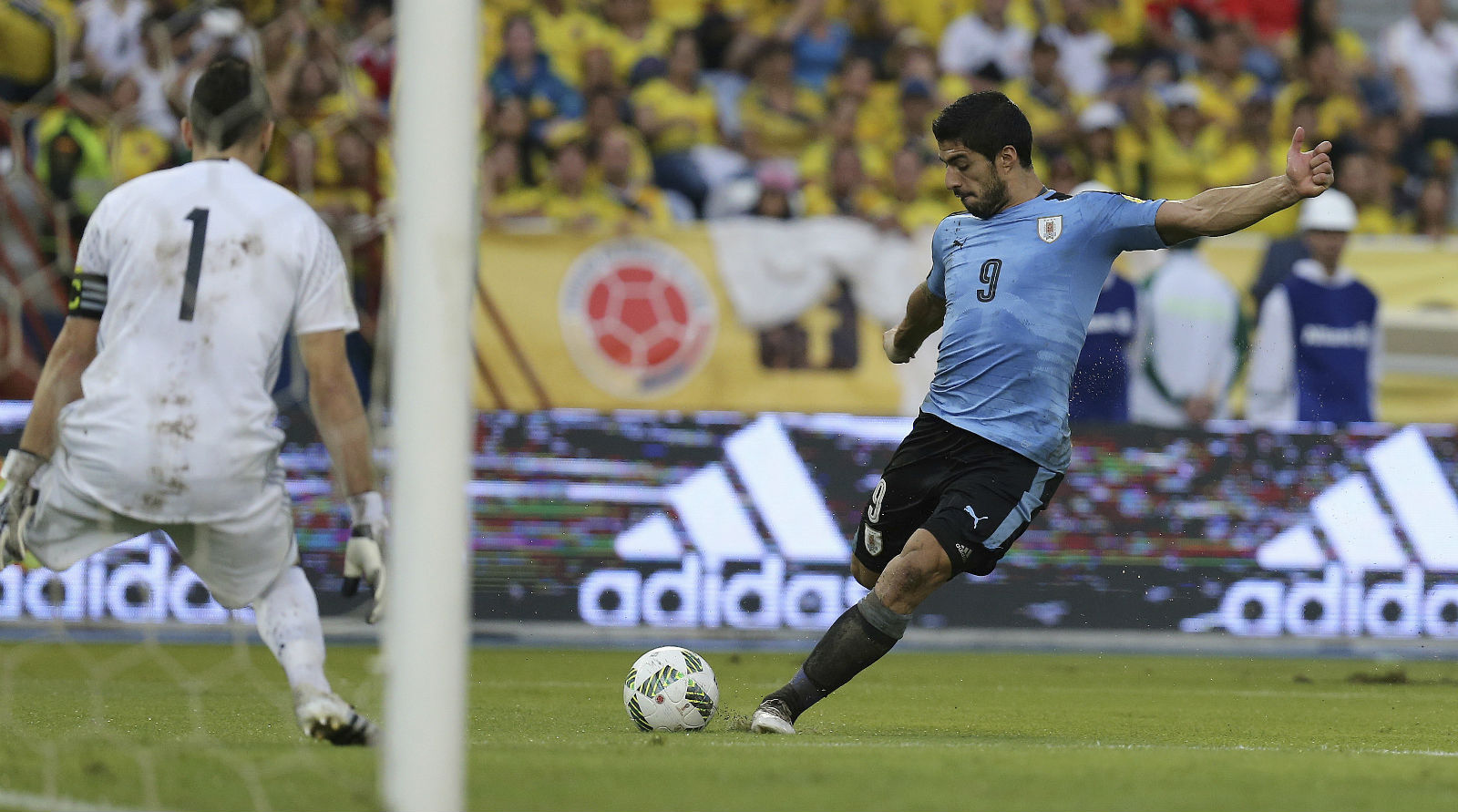 Luisito Su&aacute;rez igualou Crespo como o maior artilheiro das eliminat&oacute;rias sul-americanas