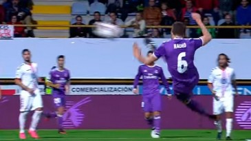 O voleio deslumbrante de Nacho já valeu o ingresso no 7 a 1 que o Real Madrid enfiou