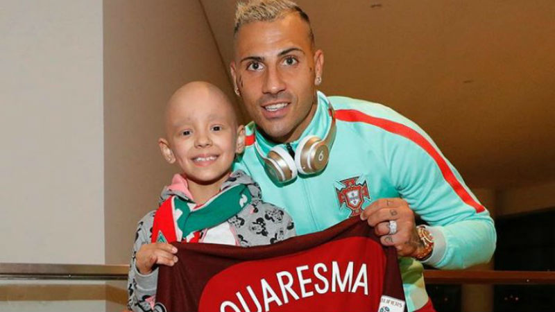 A internet ajudou e Quaresma p&ocirc;de realizar o sonho desta pequena torcedora de Portugal