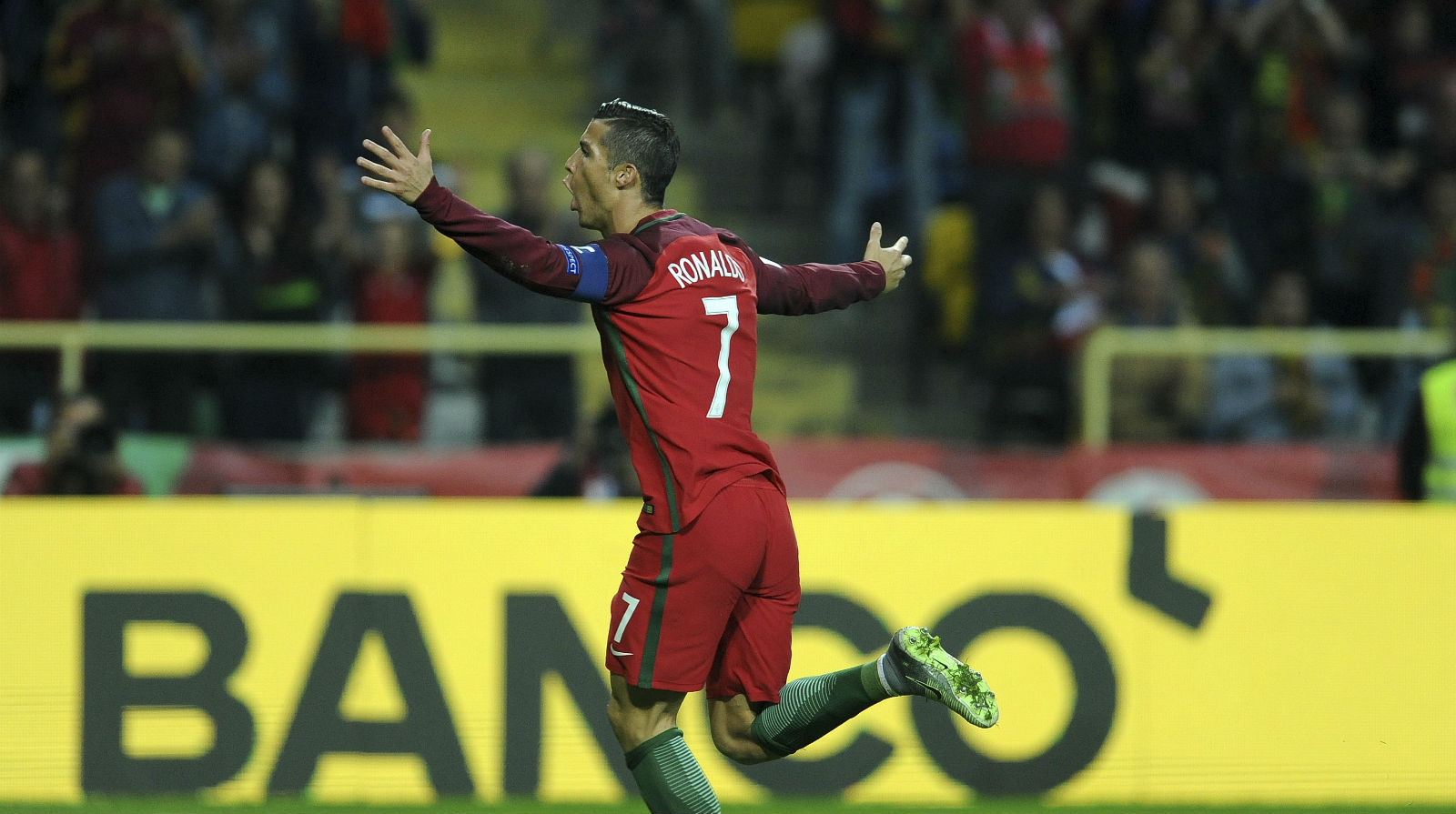 Cristiano Ronaldo se tornou um dos 20 maiores artilheiros da hist&oacute;ria por sele&ccedil;&otilde;es nacionais
