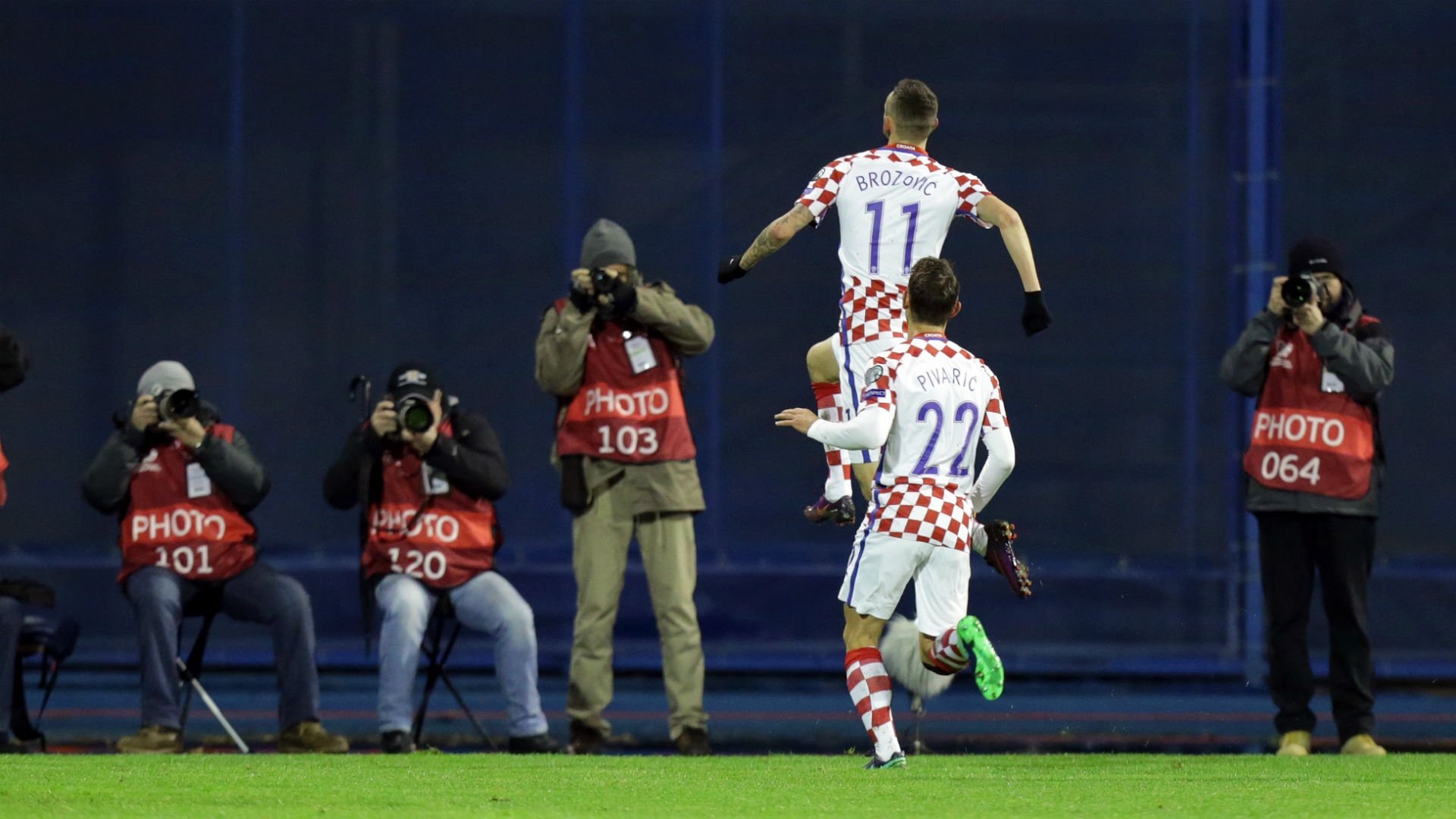 Com dois gols fant&aacute;sticos, Brozovic liderou a Cro&aacute;cia na vit&oacute;ria sobre a Isl&acirc;ndia