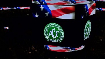Quando a força à Chape chega às quadras: NBA deu seu jeito de homenagear as vítimas