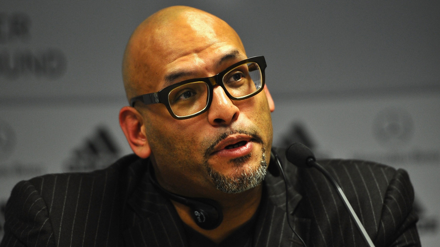 Para ex-jogador da NBA, &ldquo;falta vontade para combater a homofobia no futebol&rdquo;
