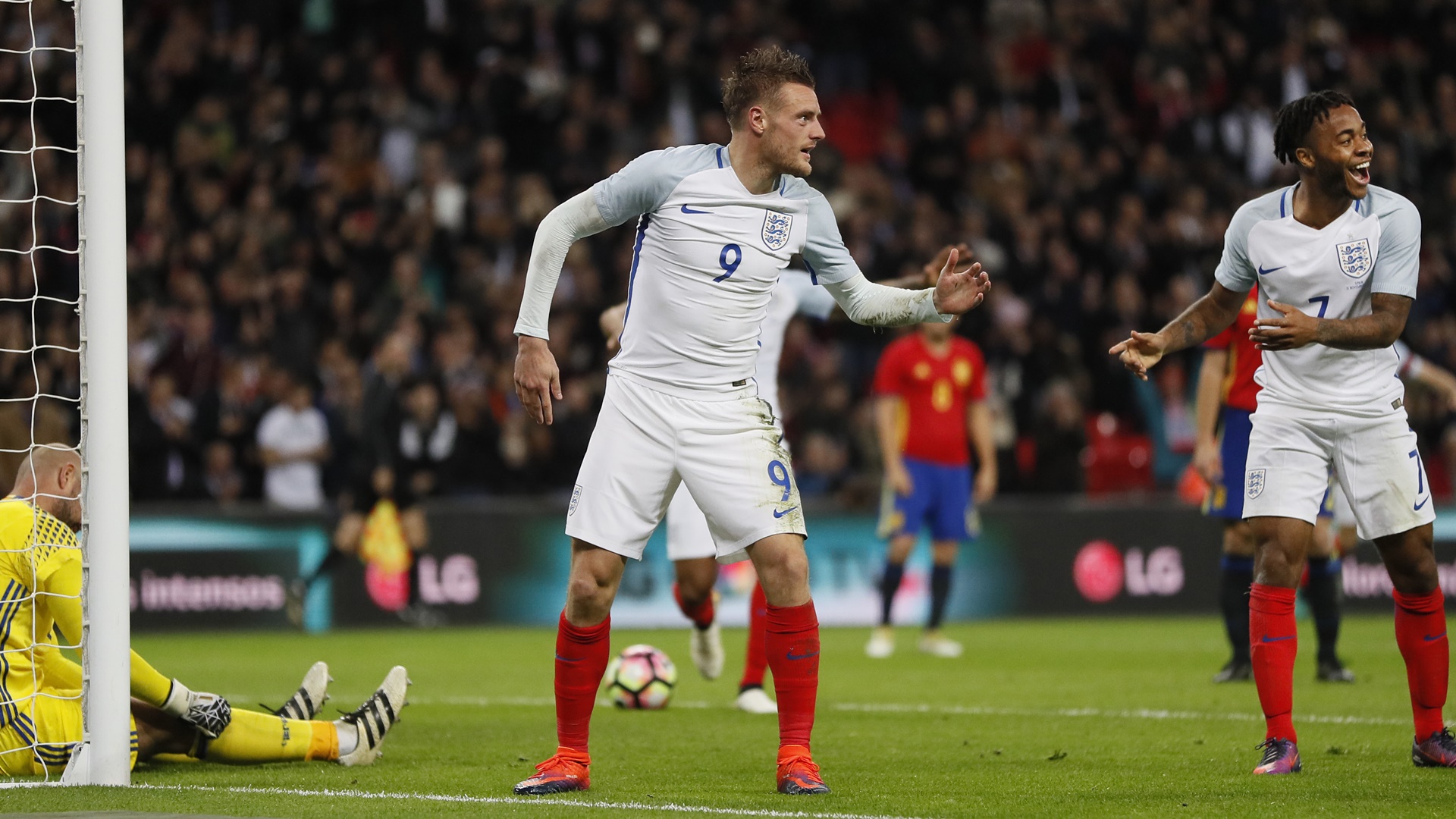 Fim do jejum: Vardy aproveitou a lentid&atilde;o defensiva da Espanha para marcar ap&oacute;s dois meses