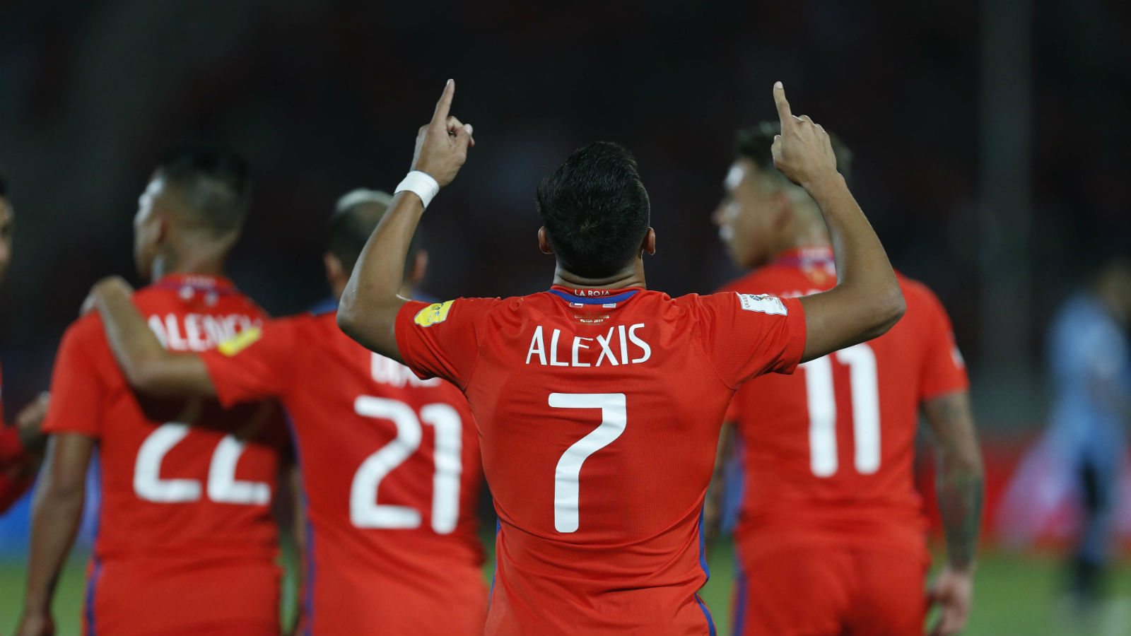 Alexis carregou o Chile em uma virada essencial sobre o Uruguai nas Eliminat&oacute;rias