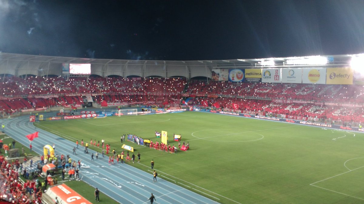 A massa escarlate abra&ccedil;a e o Am&eacute;rica de Cali retoma a ilus&atilde;o de voltar &agrave; primeira divis&atilde;o