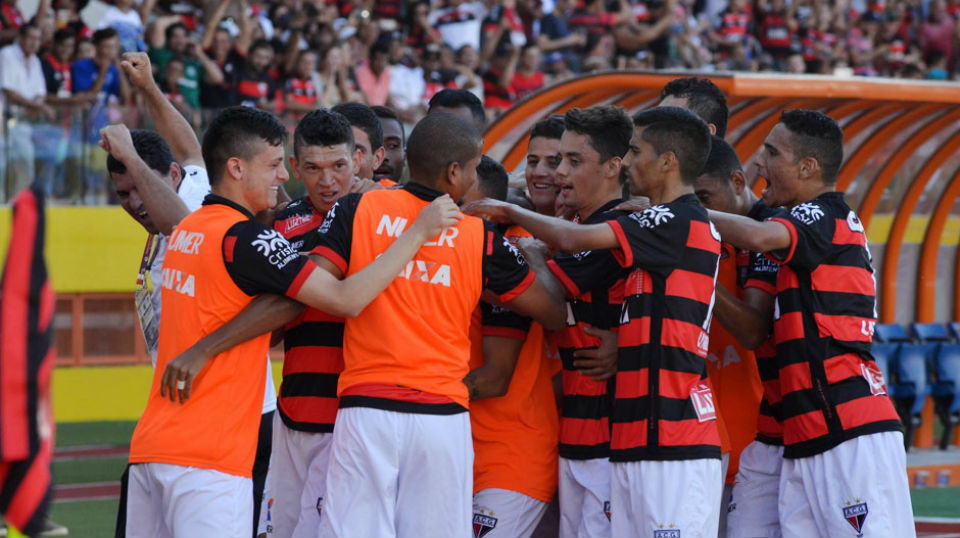 Pouco cotado, Atl&eacute;tico-GO volta &agrave; S&eacute;rie A na base do &oacute;timo trabalho de um treinador &lsquo;novato&rsquo;