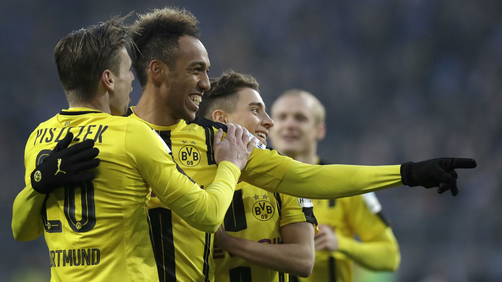 Aubameyang voltou sedento da suspens&atilde;o e fez quatro gols pela primeira vez na carreira