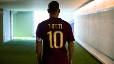 Roma resgata a história em um uniforme especial (e lindo) para os clássicos com a Lazio