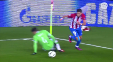 É difícil achar um drible da vaca mais desmoralizante do que este aplicado por Carrasco