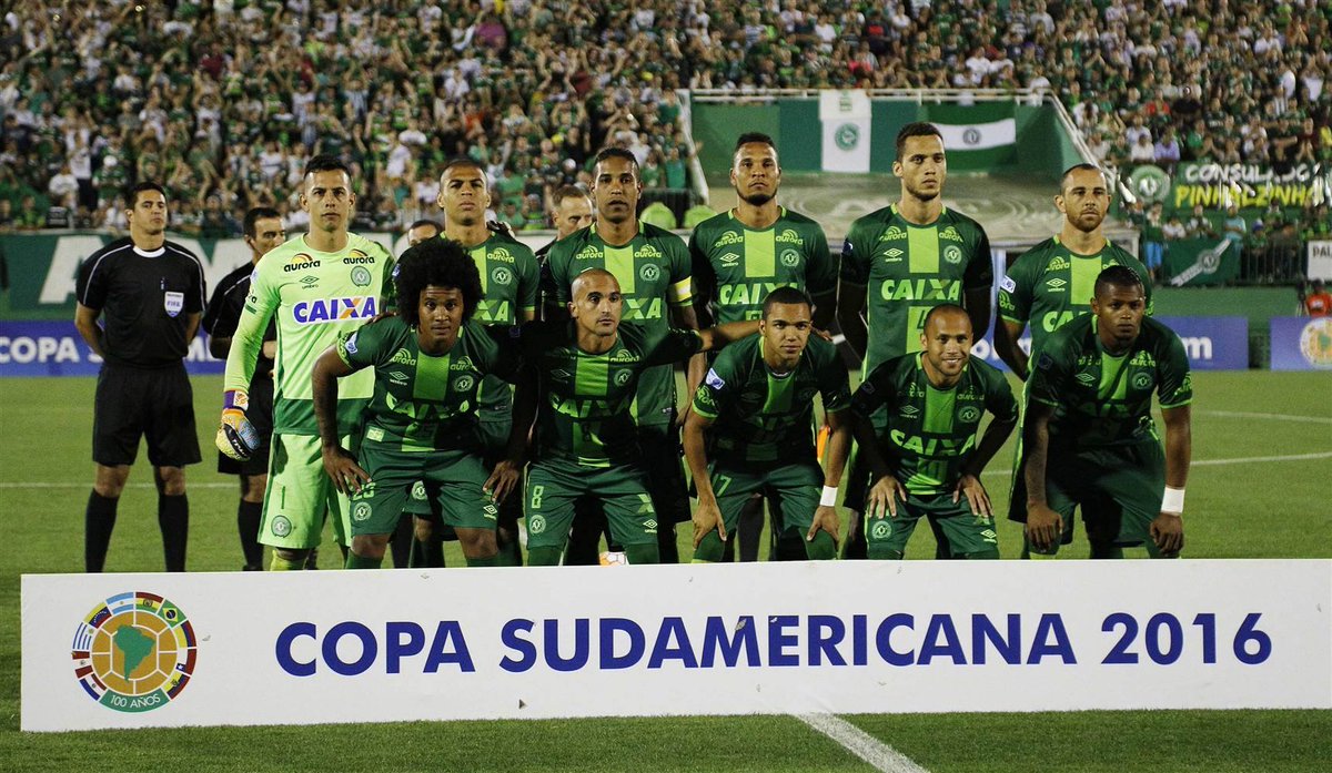 Em meio &agrave; dor sem tamanho, serve de alento a forma como a comunidade do futebol abra&ccedil;a a Chape