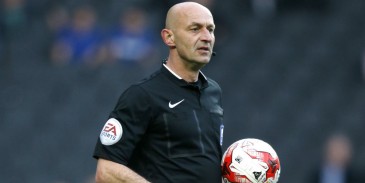 Árbitro da Premier League envia e-mail a técnico pedindo desculpas por pênalti não marcado