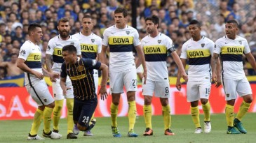 Teo Gutiérrez provocou torcida do Boca e comemorou gol na Bombonera fazendo gesto do River