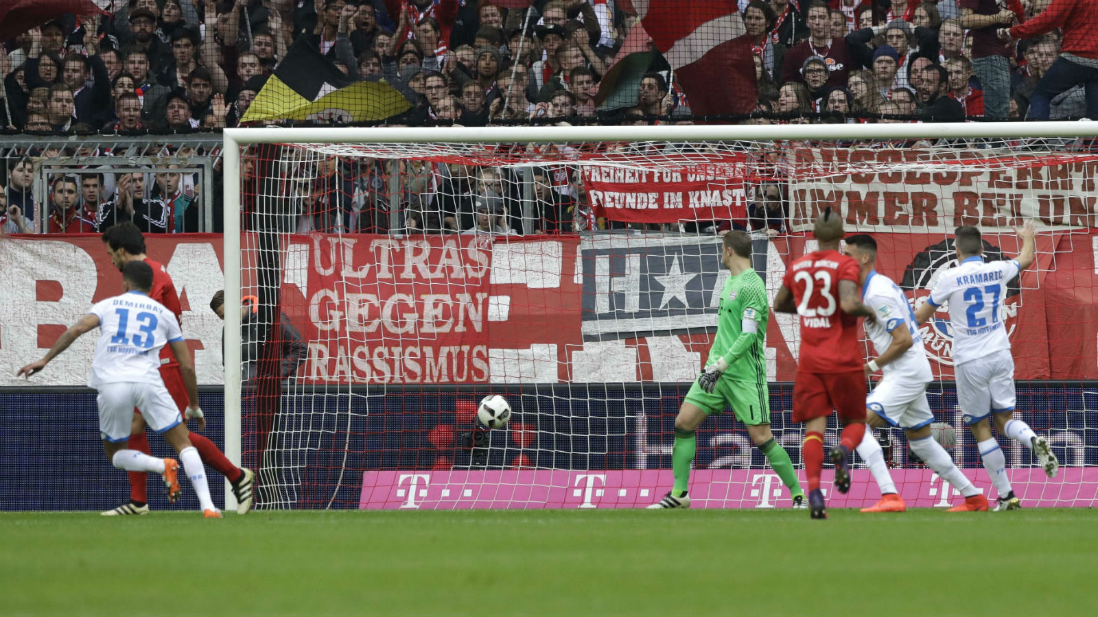 Bola na gaveta &eacute; isso! Gola&ccedil;o de Demirbay valeu &oacute;timo empate ao Hoffenheim contra o Bayern