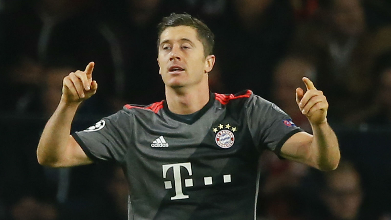 Lewandowski viveu uma noite insaci&aacute;vel na importante virada do Bayern para cima do PSV