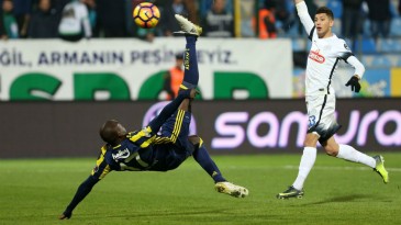 Gol de bicicleta em velocidade: Moussa Sow anotou (mais) uma pintura de rara beleza