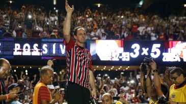 Ceni expõe o ídolo à profissão de técnico, mas sabe que pode contar com o amor da torcida