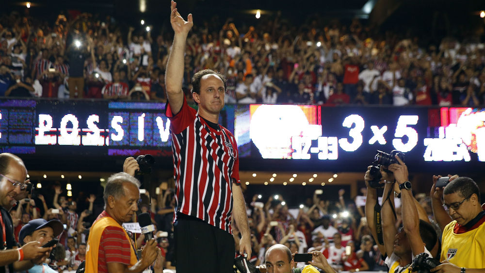 Ceni exp&otilde;e o &iacute;dolo &agrave; profiss&atilde;o de t&eacute;cnico, mas sabe que pode contar com o amor da torcida