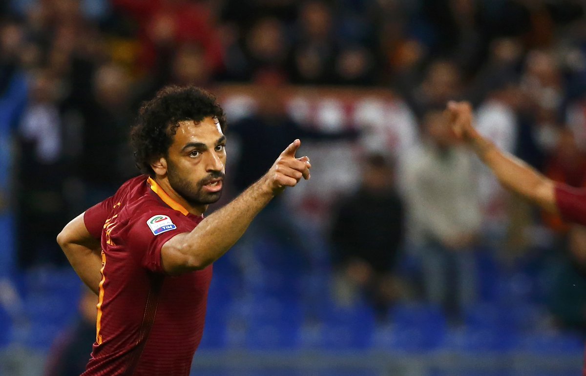 Formando dupla letal com Dzeko, Salah escancara a boa fase com uma tripleta