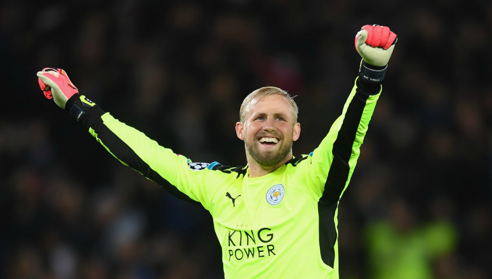 Schmeichel operou mais um milagre no final para salvar o Leicester na Champions