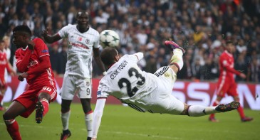 Este fabuloso gol de voleio abrilhantou ainda mais um Besiktas x Benfica de tirar o fôlego