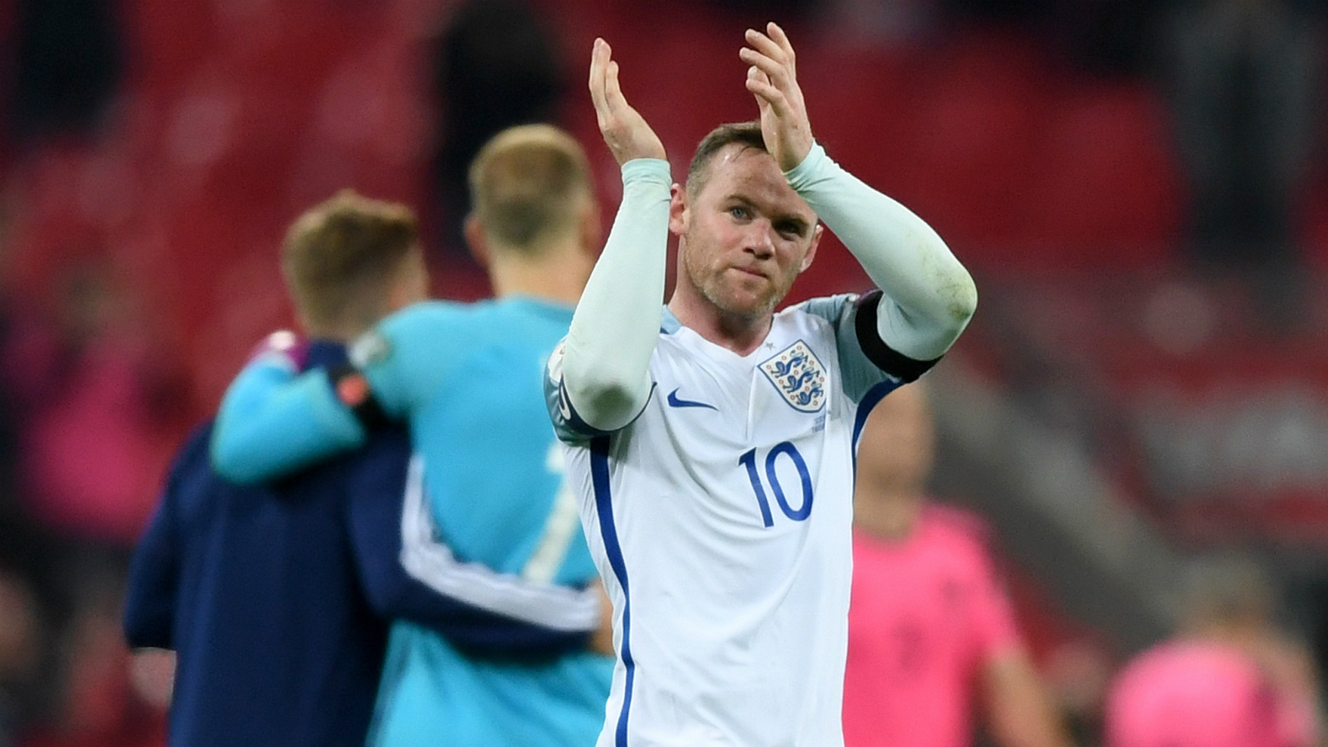 Rooney envia camisa e grava mensagem para pequeno f&atilde; que tem c&acirc;ncer incur&aacute;vel