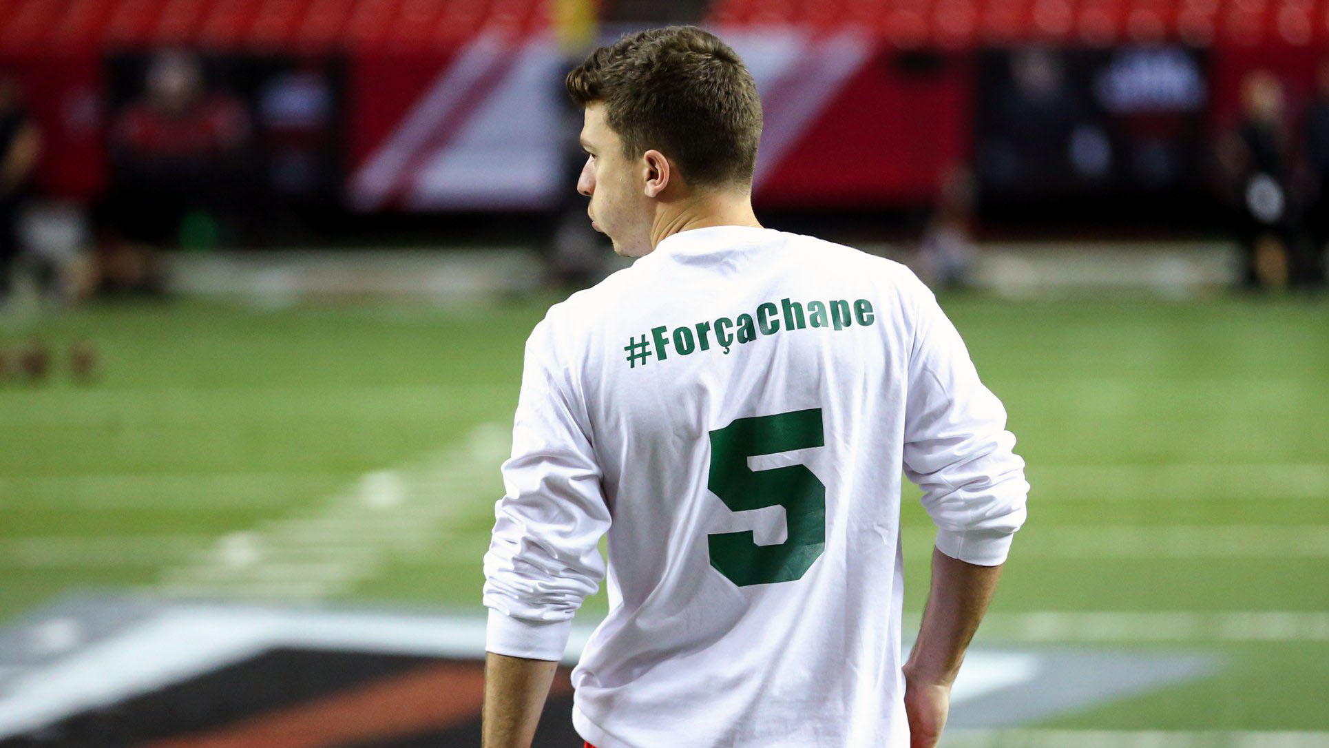 Cairo Santos tamb&eacute;m fez sua homenagem &agrave; Chapecoense no futebol americano