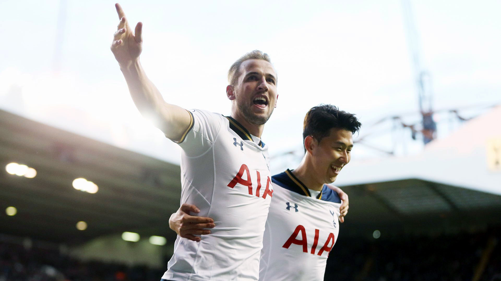 Trio de ataque do Tottenham com Eriksen, Son e Kane faz torcida sorrir em goleada avassaladora