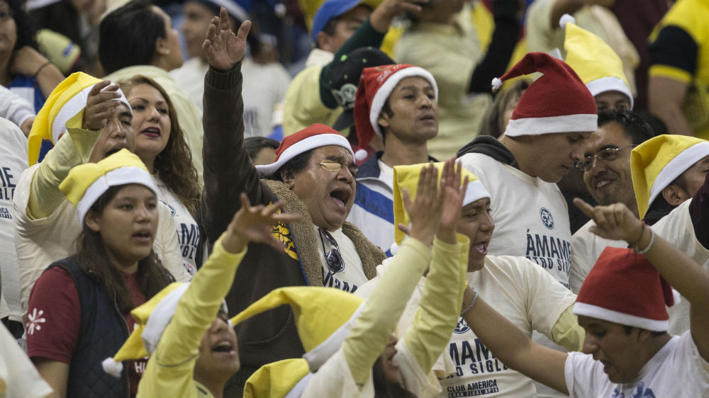 A torcida do Am&eacute;rica-MEX no Azteca (Foto: AP)