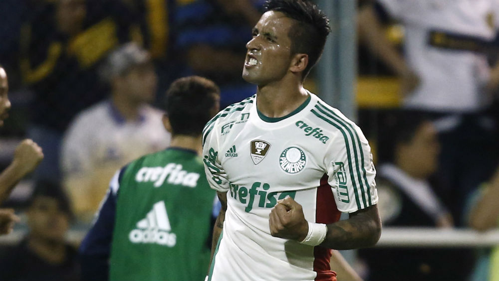 Lucas Barrios teve rusgas com Cuca, que n&atilde;o atrapalharam a campanha do Palmeiras (Foto: AP)