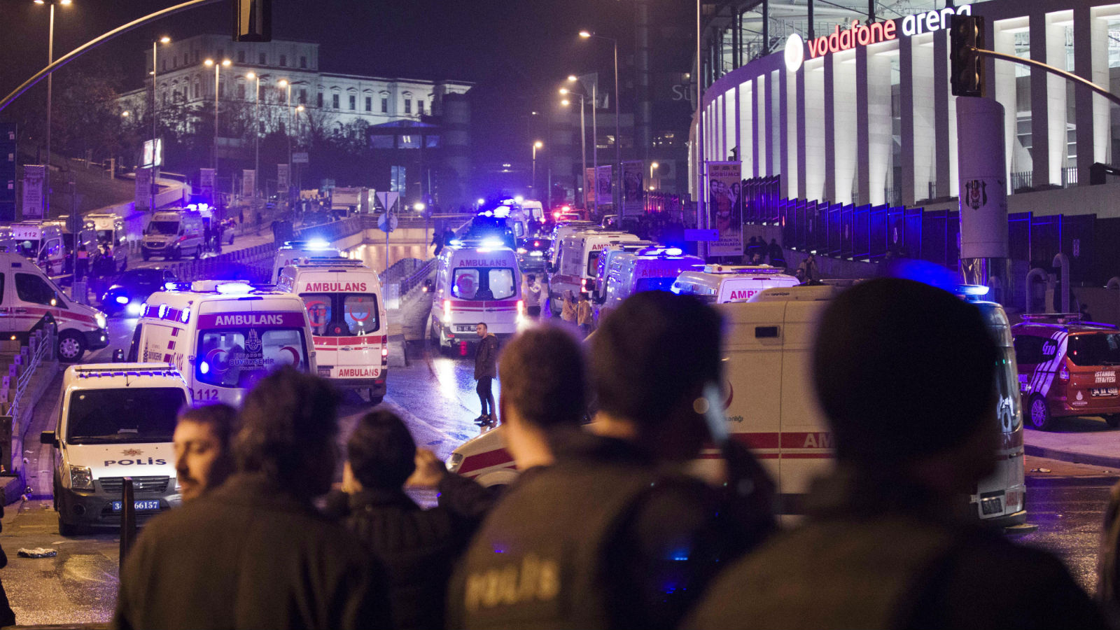 Atentado a policiais que fizeram a seguran&ccedil;a em jogo do Besiktas deixa ao menos 15 mortos