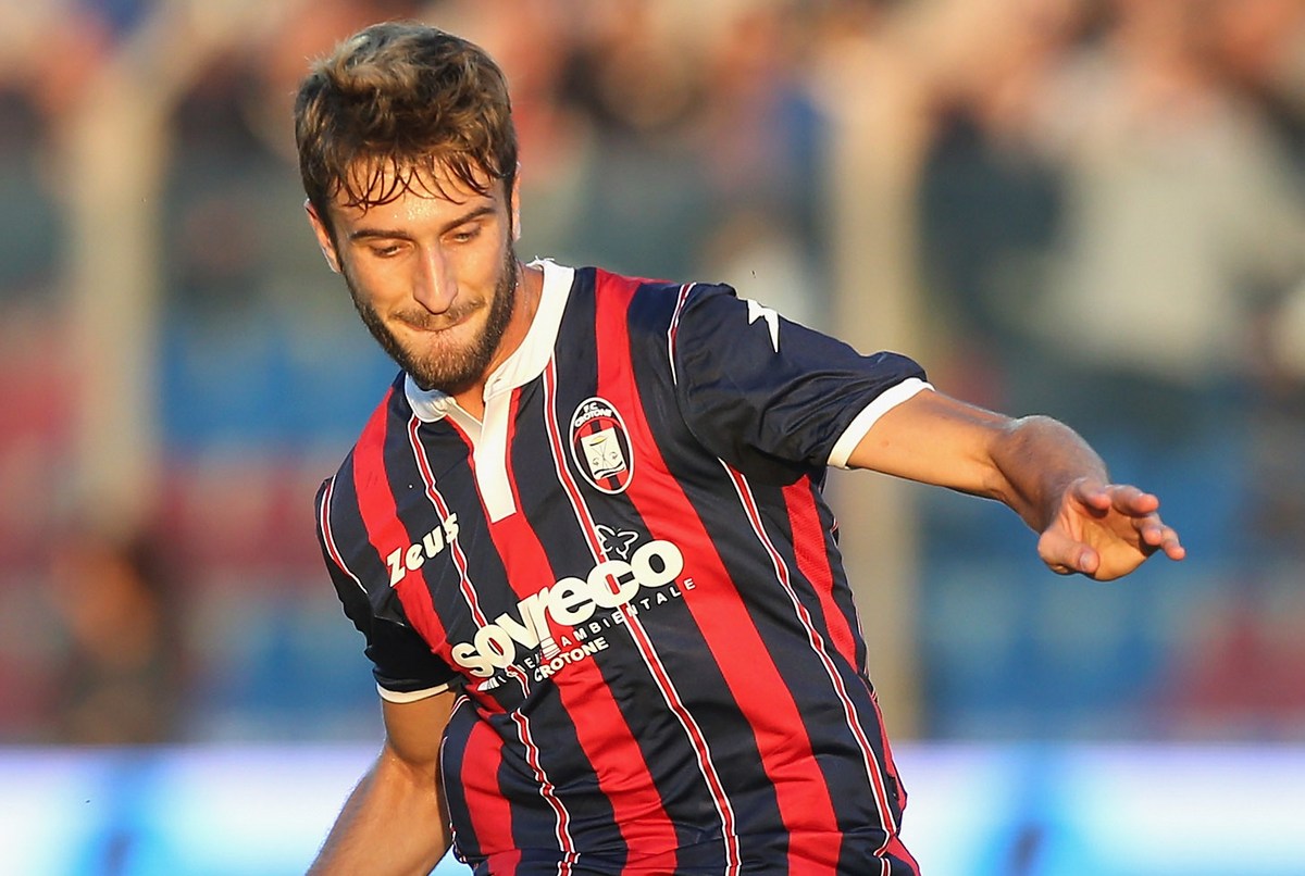 CROTONE, ITALY - OCTOBER 30:  Gian Marco Ferrari  of Crotone during the Serie A match between FC Crotone and AC ChievoVerona at Stadio Comunale Ezio Scida on October 30, 2016 in Crotone, Italy.  (Photo by Maurizio Lagana/Getty Images)