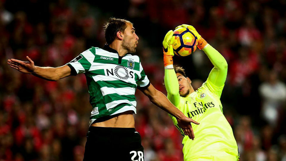 Ederson teve uma noite decisiva para garantir a vit&oacute;ria do Benfica no cl&aacute;ssico
