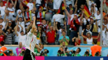 No dia em que Frings inicia sua carreira como técnico, relembre os seus torpedos