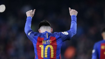Assista a 15 momentos puramente mágicos de Messi em 2016