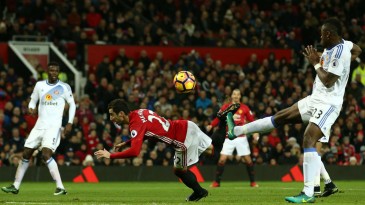 Estava impedido, mas o ‘gol de escorpião’ de Mkhitaryan não deixa de ser espetacular