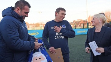 A história de Lee Johnson, o ex-morador de rua que teve sua vida salva pelo Everton