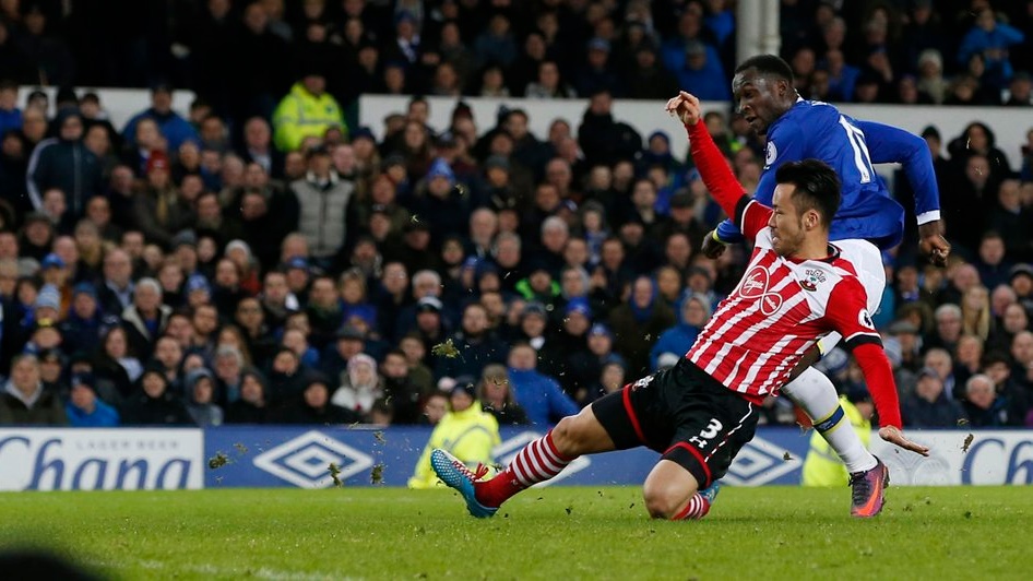 Contra os Saints, Lukaku fez valer sua influ&ecirc;ncia no ataque do Everton e provou sua import&acirc;ncia