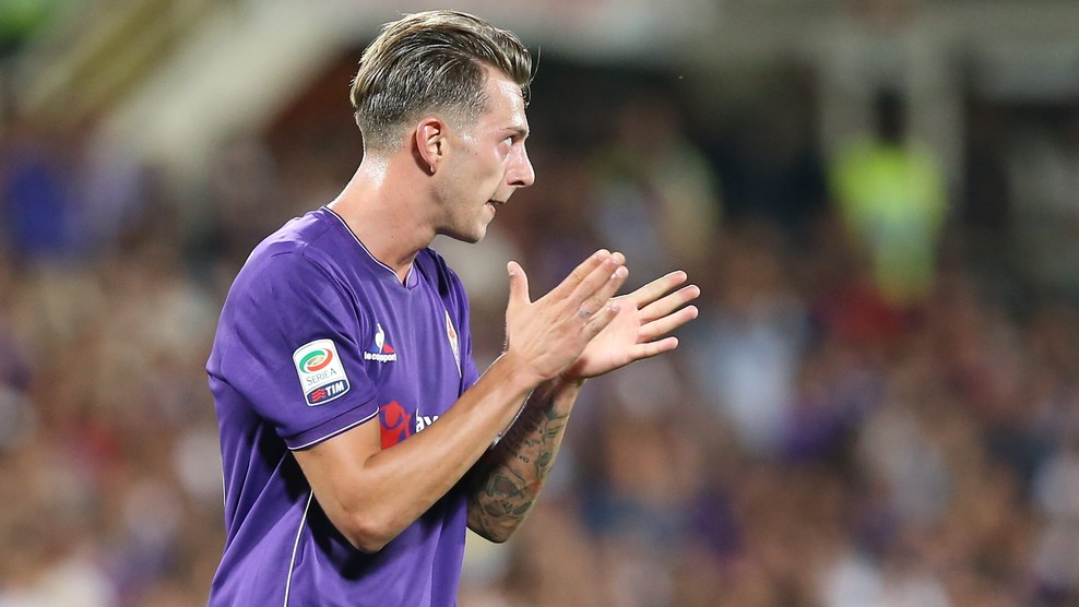 Fiorentina's forward Federico Bernardeschi reacts during the Italian Serie A football match Fiorentina vs AC Milan at the Florence stadium on August 23, 2015 in Florence. AFP PHOTO / MASSIMO BENVENUTI (Photo credit should read MASSIMO BENVENUTI/AFP/Getty Images)